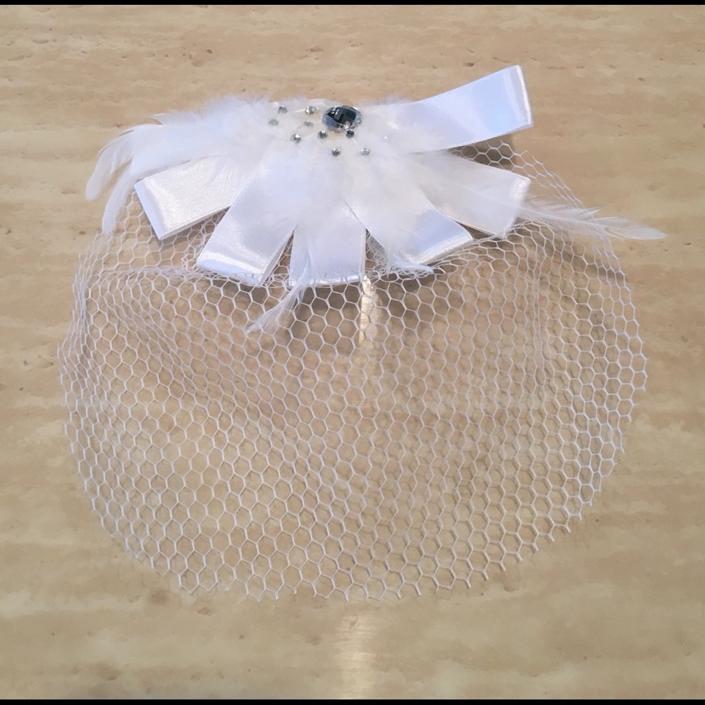 Bridal hair accessories( cute veil)